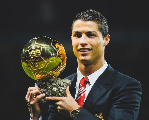 巴萨高富帅太惨了：妻子出轨 自己搬出800万豪宅独居酒店