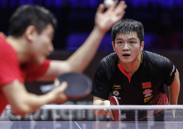 东契奇加盟首次季后赛：5战3场30+难阻一轮游 被凶狠拉拽一度受伤