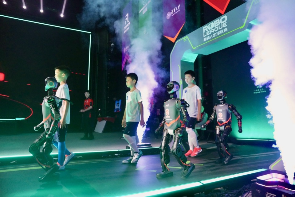 东契奇加盟首次季后赛：5战3场30+难阻一轮游 被凶狠拉拽一度受伤