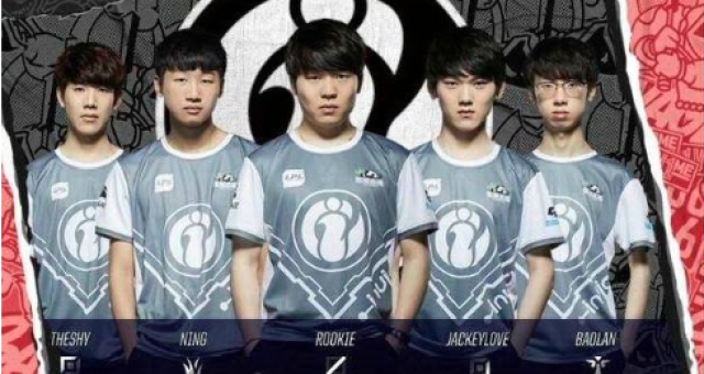 名宿支招：杜兰特告别火箭改投湖人，詹姆斯底薪留队，组成3巨头