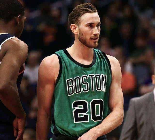 澄迈电竞企业赛巅峰对决，16强战队争夺八强荣耀!